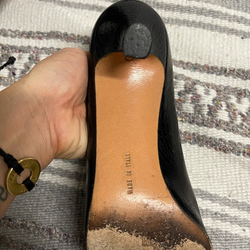 Salvatore Ferragamo Vintage Black pump leather print 7 1/2 - Picture 5 of 9